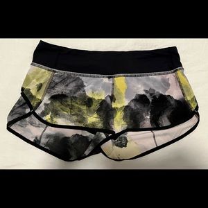 Lululemon 4 way speed shorts Size 6